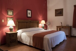 Free WiFi, bed sheets - L'Orangerie (Cuernavaca)