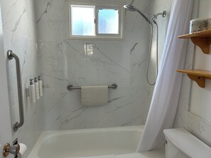 Room, Kitchenette (Semi) | Bathroom | Combined shower/bathtub, rainfall showerhead, hair dryer, towels