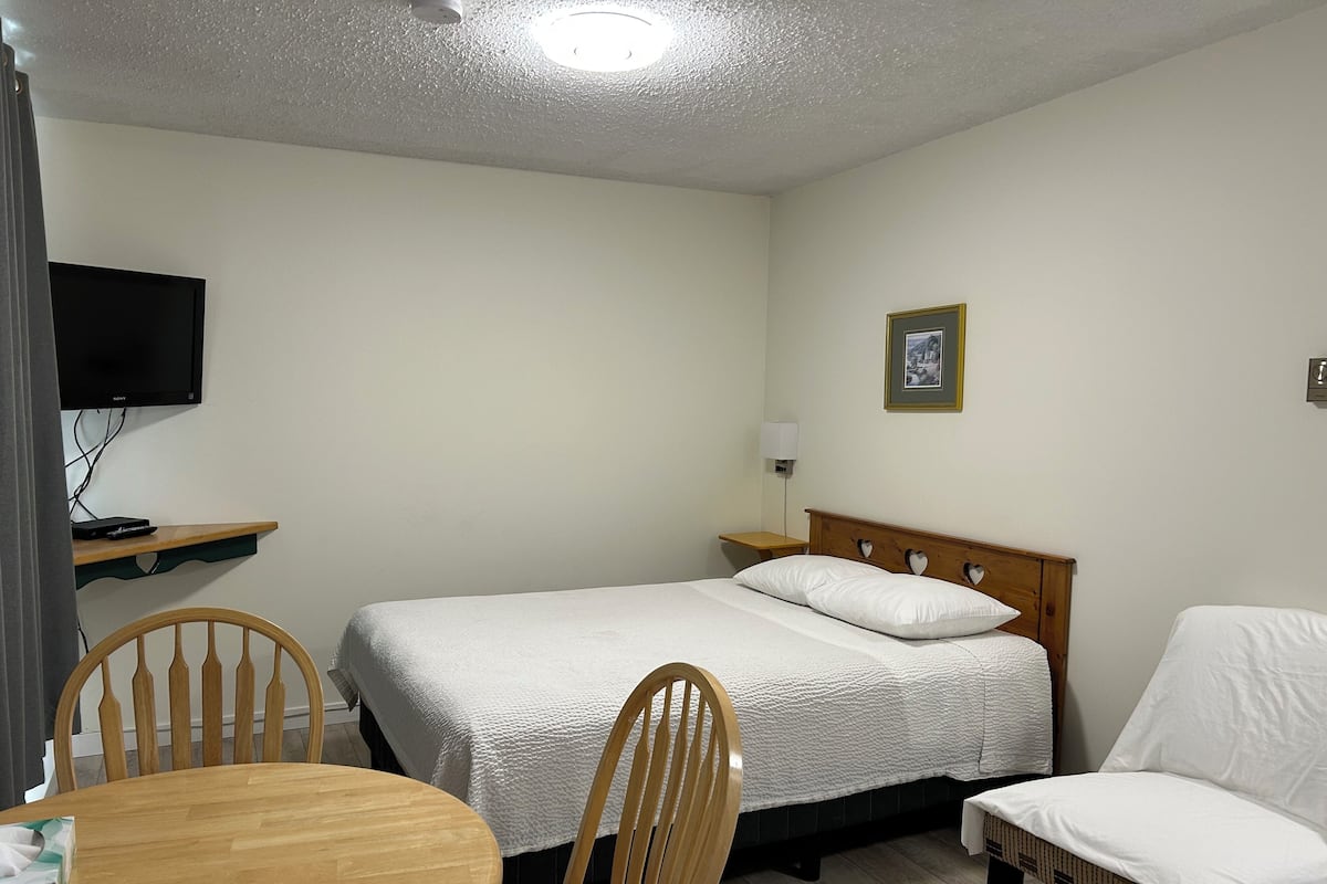 Suite, 1 Bedroom, Kitchen