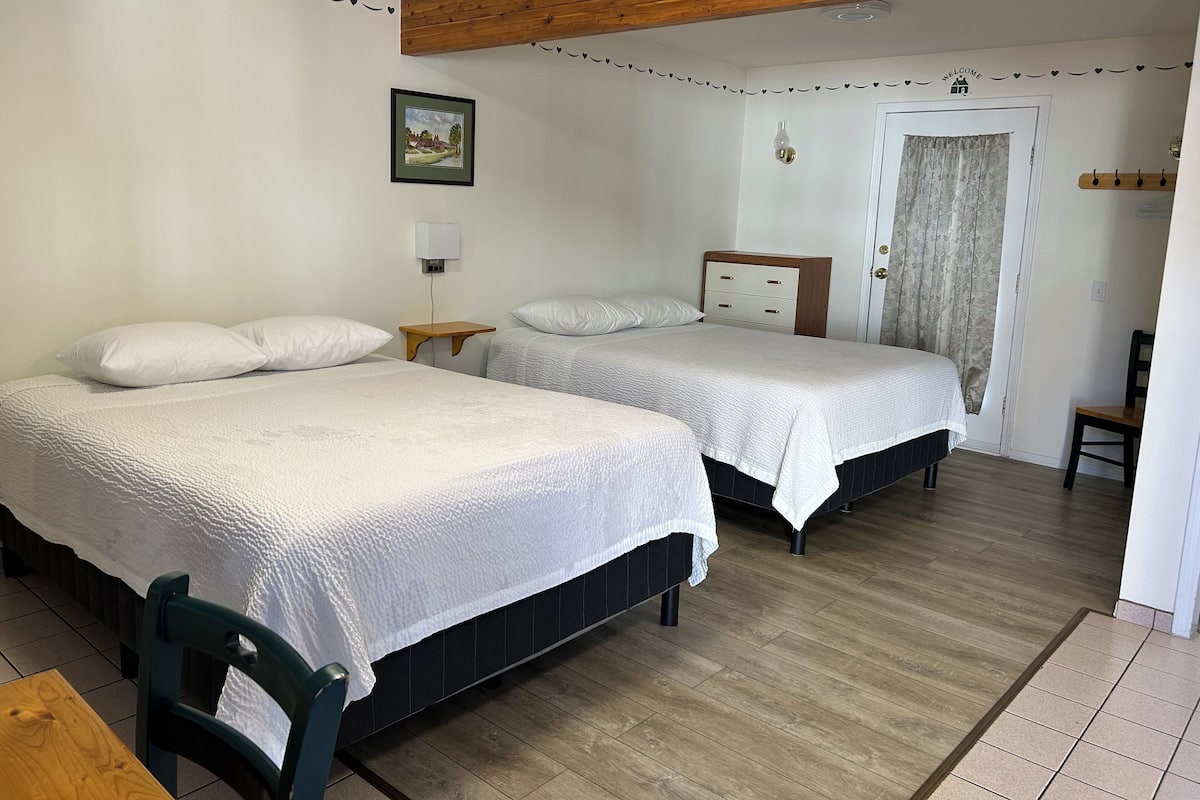 Room, Kitchenette (Semi)