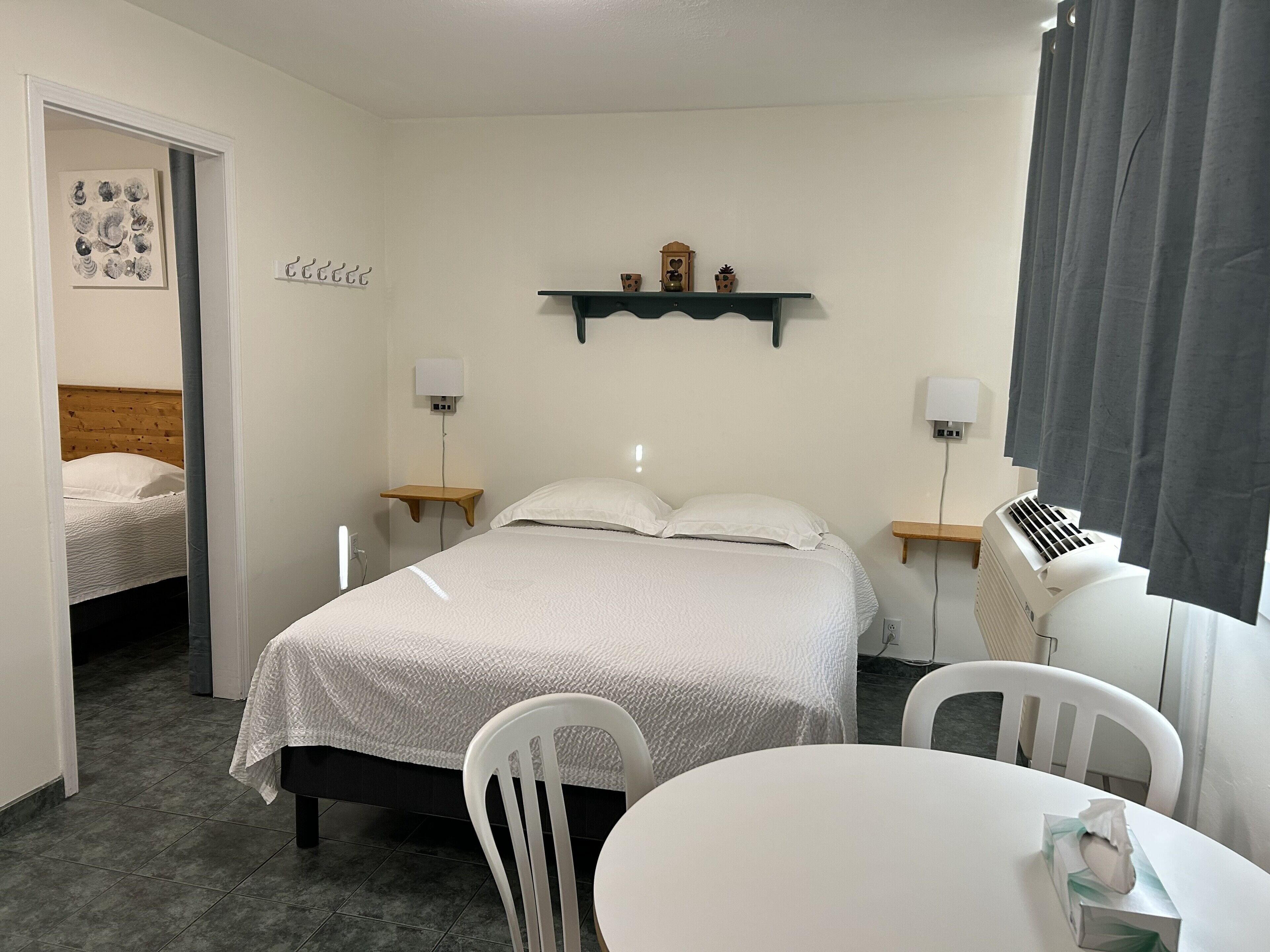 Suite, 1 slaapkamer, keuken | Individueel gemeubileerd, een bureau, geluiddichte muren