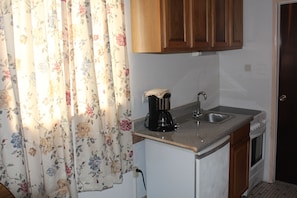 Double Room, 2 Double Beds, Kitchenette | Private kitchenette