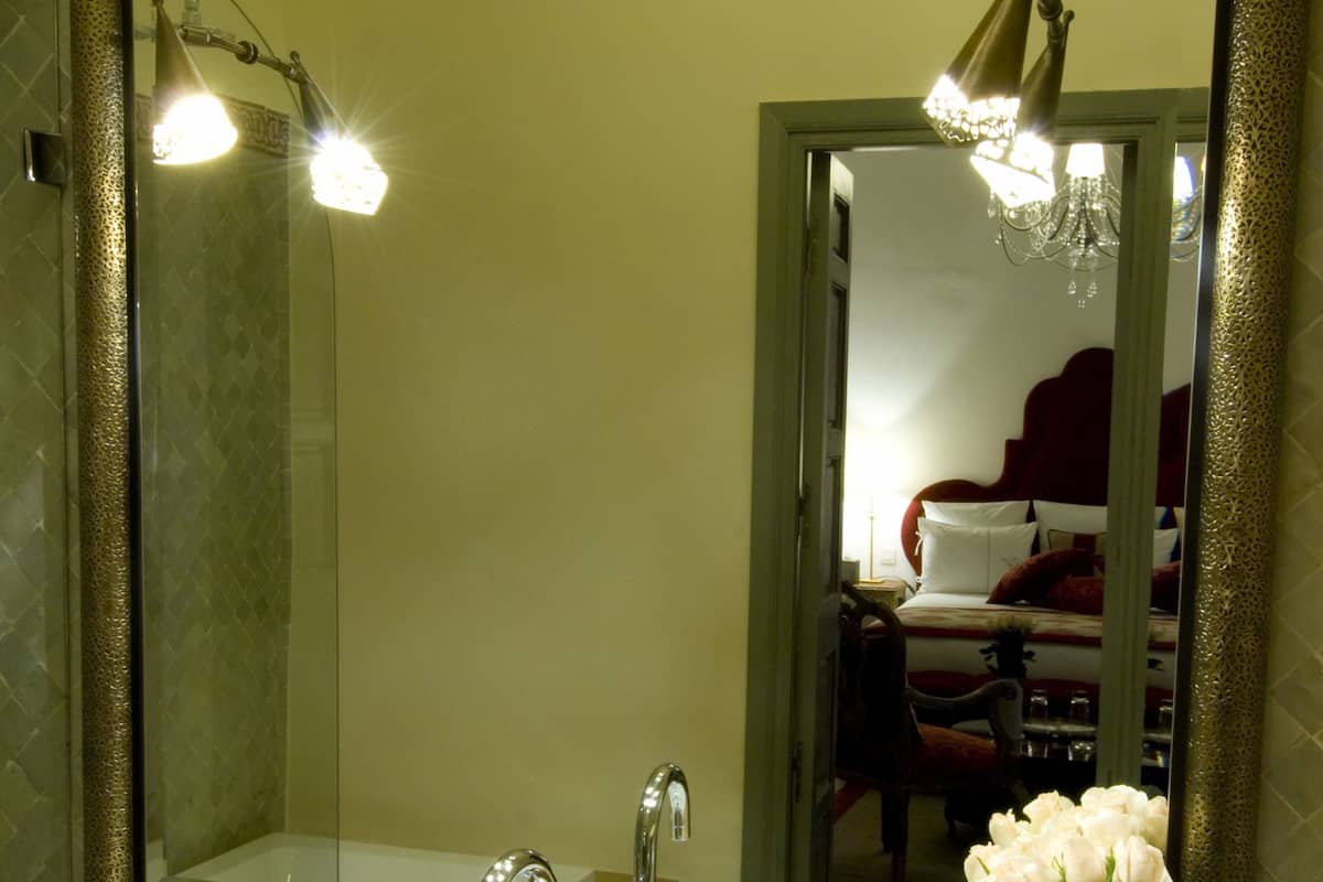 Junior Suite (Nour) | Bathroom sink