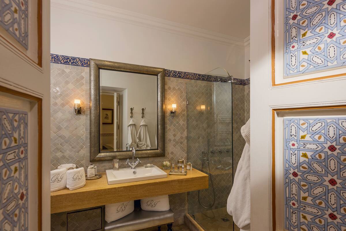 superior double room (basma) | bathroom | free toiletries, hair dryer, bathrobes, slippers