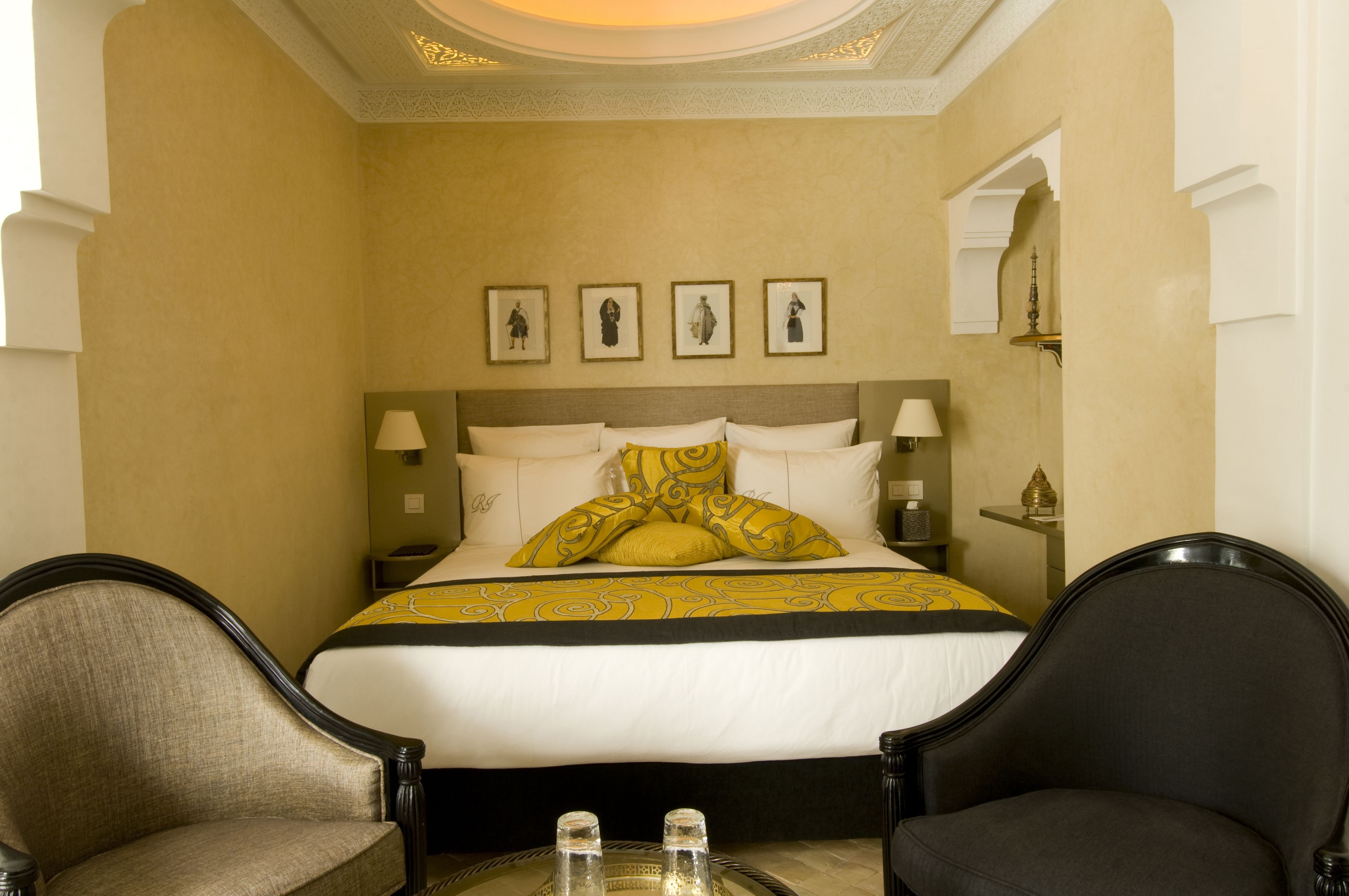 junior suite (double kamar) | 1 bedroom, minibar, in-room safe, individually decorated