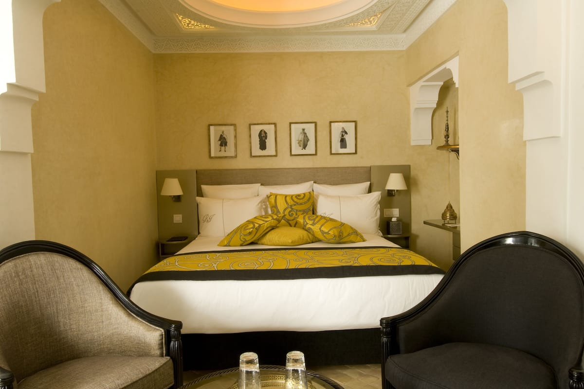 Junior Suite (Double Kamar) | 1 bedroom, minibar, in-room safe, individually decorated