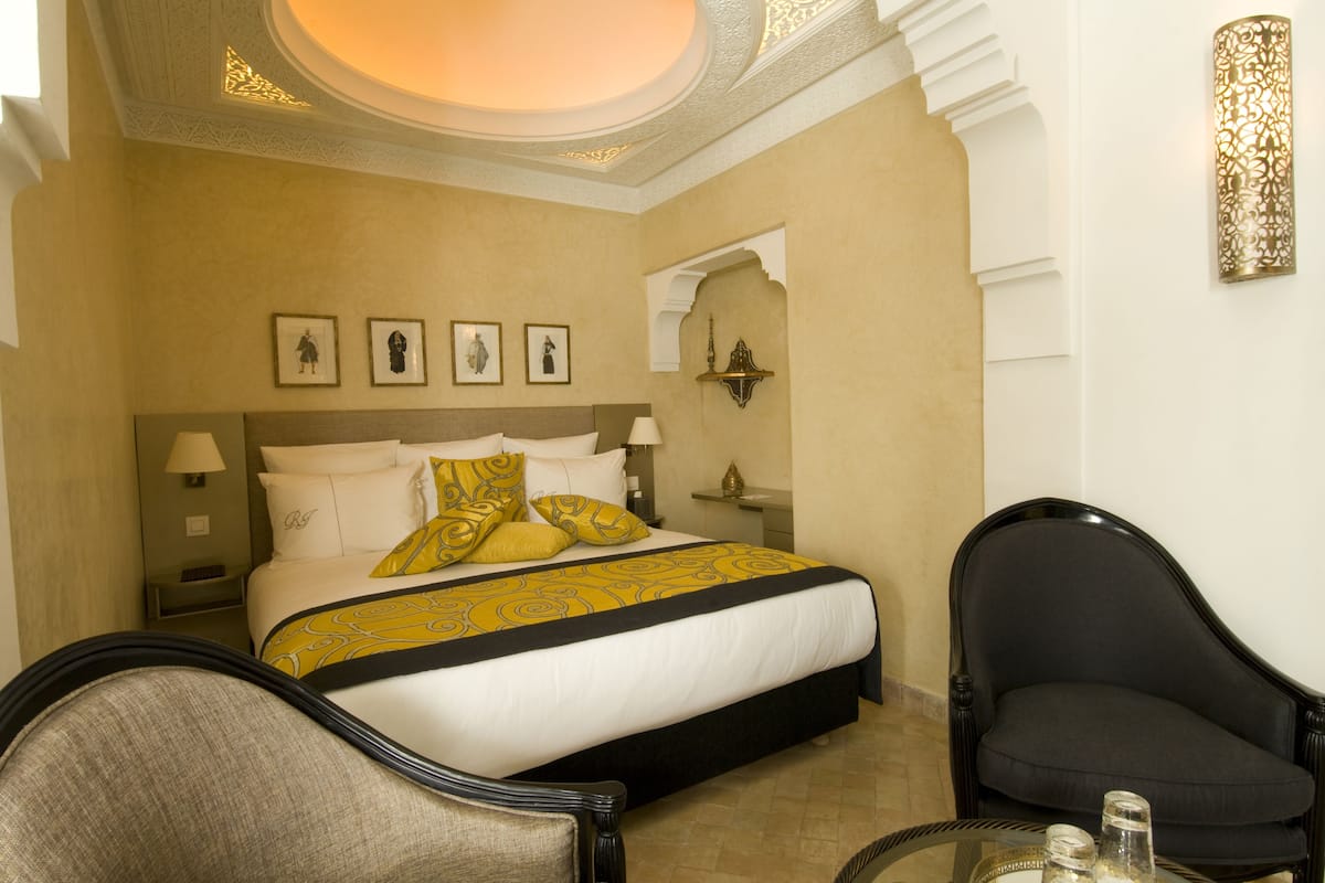 Junior Suite (Double Kamar) | 1 bedroom, minibar, in-room safe, individually decorated
