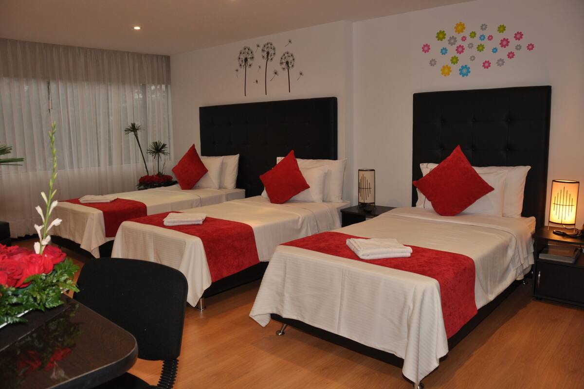 Dreibettzimmer | Schreibtisch, kostenloses WLAN
