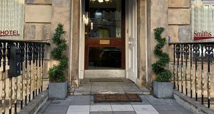 Smiths Hotel