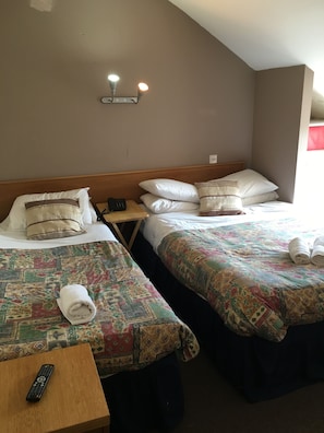 Familiekamer (Ensuite 4 Adults) | Een strijkplank/strijkijzer, gratis wifi, beddengoed