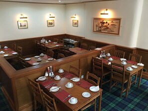 Desayuno inglés diario (GBP 6 por persona)