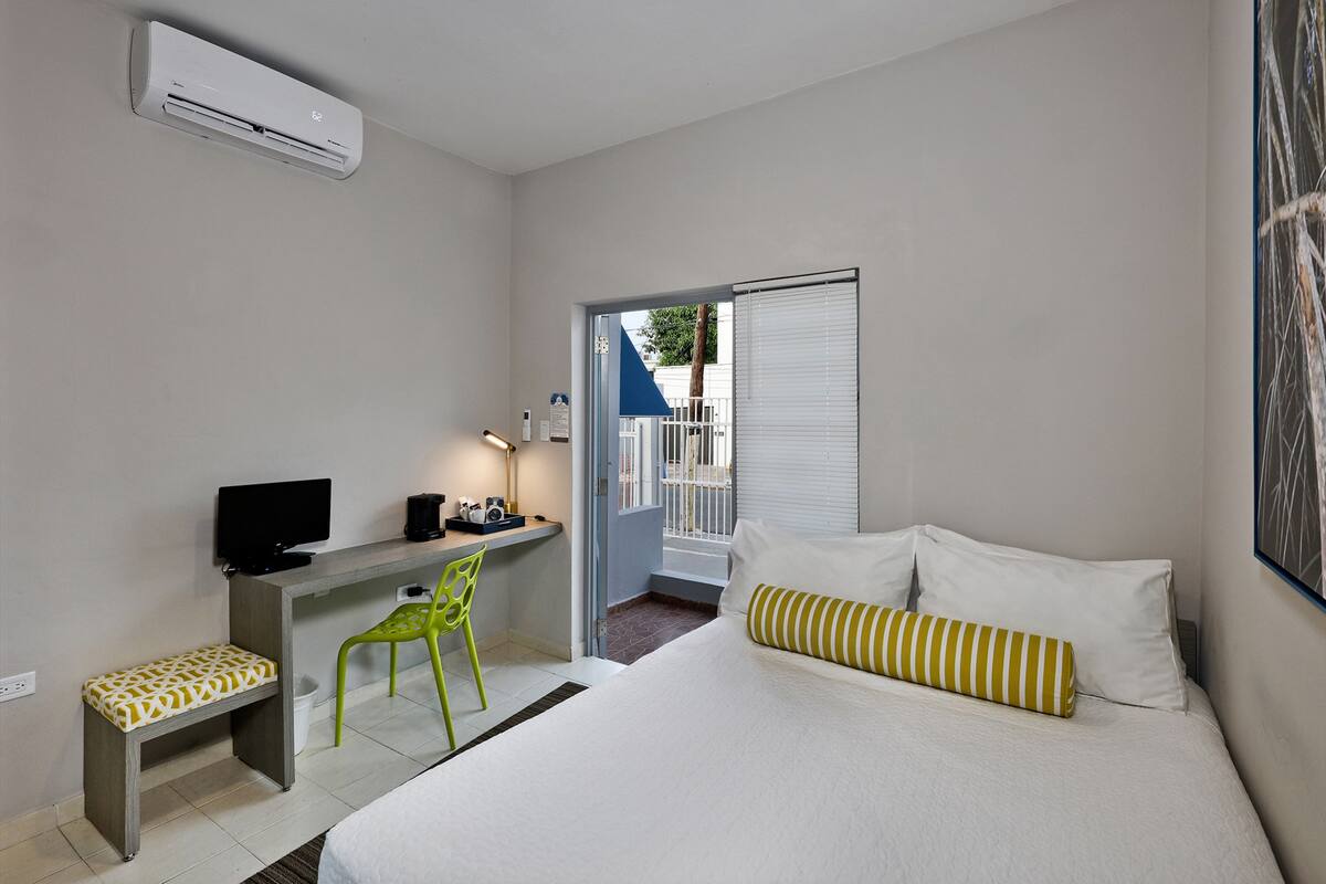 Design Room, 1 Queen Bed, Refrigerator | Individually decorated, individually furnished, blackout drapes, WiFi