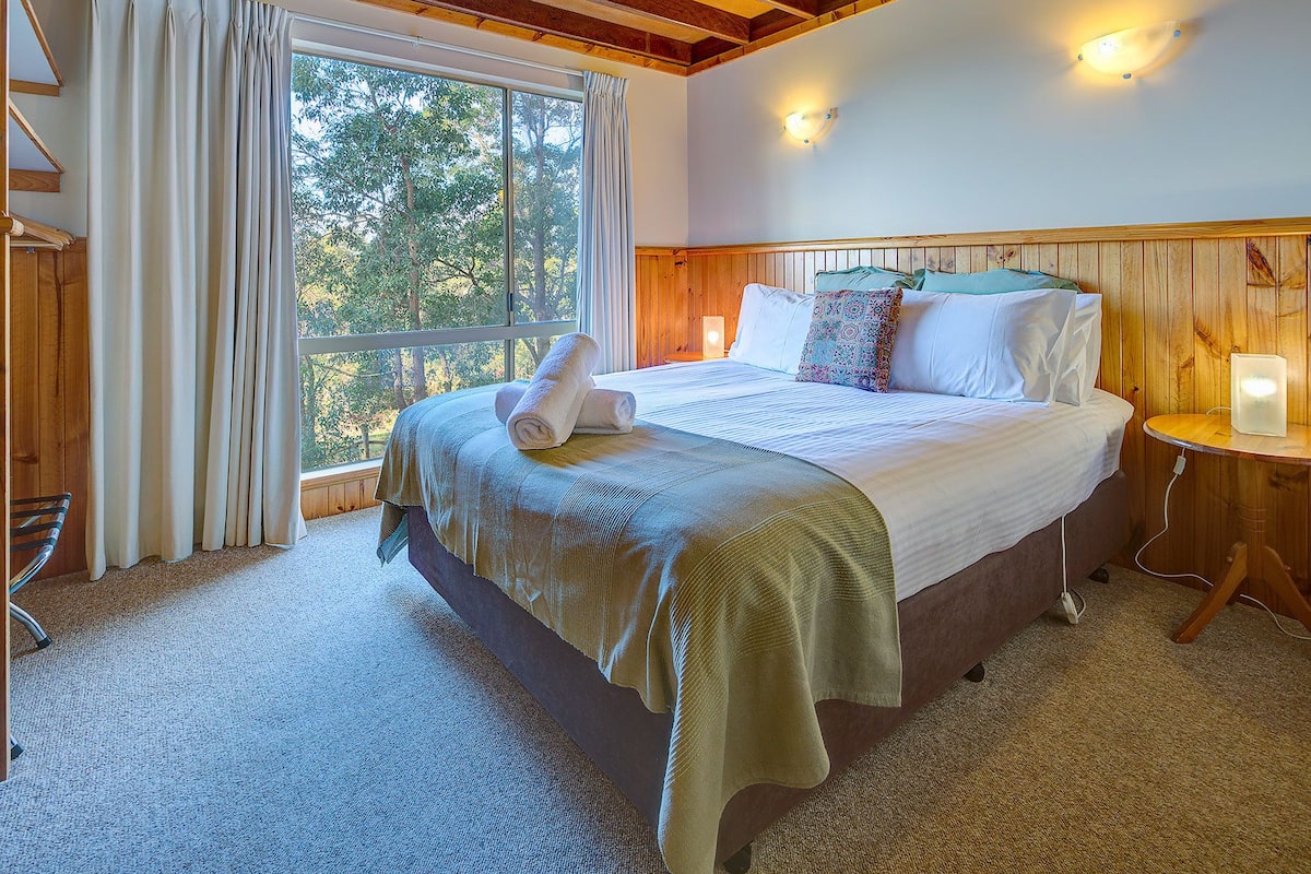 Serenity Chalet | 1 bedroom, premium bedding, iron/ironing board, travel cot