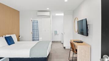 Corporate Studio | Blackout curtains, iron/ironing board, free WiFi, bed sheets