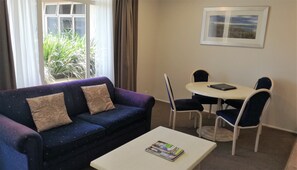 Suite Standard, 1 chambre | Restauration dans la chambre