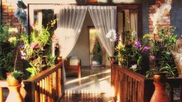 King Room with Garden Ensuite | Egyptian cotton sheets, minibar, in-room safe, desk