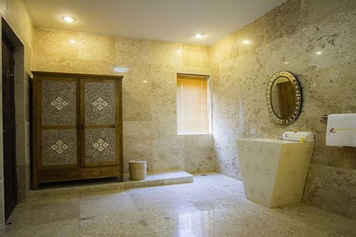 separate bathtub and shower, free toiletries, hair dryer, bathrobes