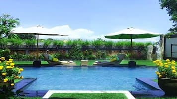Villa, 5 chambres, piscine privée | Draps en coton égyptien, minibar, coffres-forts dans les chambres