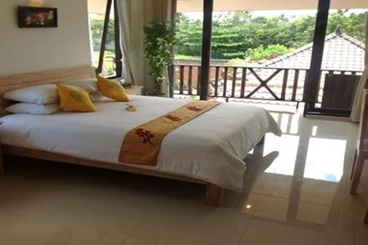 Egyptian cotton sheets, minibar, in-room safe, desk