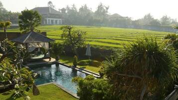 Six Bedroom Private Villa with Pool | Egyptian cotton sheets, minibar, in-room safe, desk