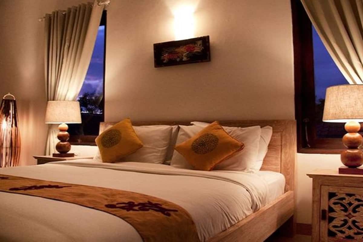 egyptian cotton sheets, minibar, in-room safe, desk