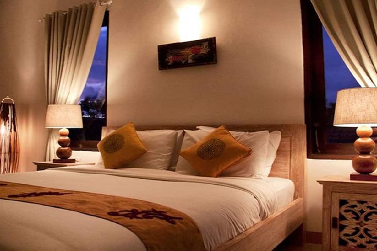 Egyptian cotton sheets, minibar, in-room safe, desk