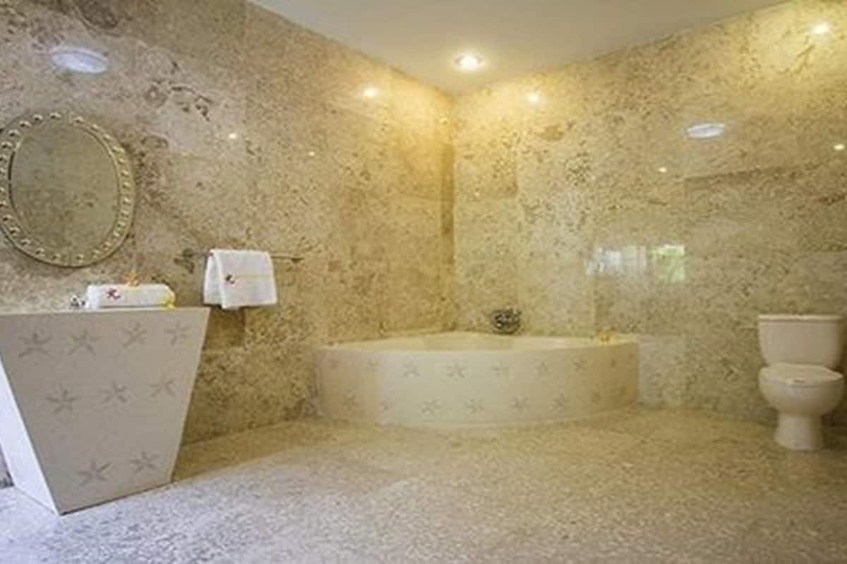 separate bathtub and shower, free toiletries, hair dryer, bathrobes