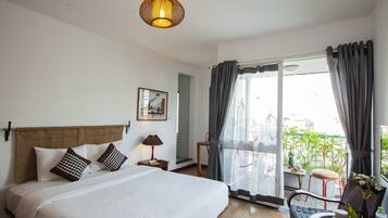 Room (Ginger) | Minibar, in-room safe, desk, blackout drapes