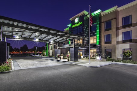 Exterior. Holiday Inn Carlsbad by IHG