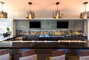 Bar (on property) - Holiday Inn Carlsbad by IHG (Carlsbad)