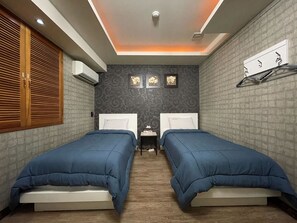 Standard Room, 2 Twin Beds | Premium bedding, desk, free WiFi, bed sheets