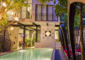 Hồ bơi ngoài trời 