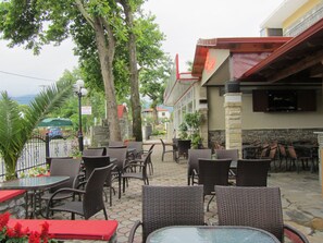 Bữa sáng kiểu Âu hàng ngày với phụ phí nhỏ 