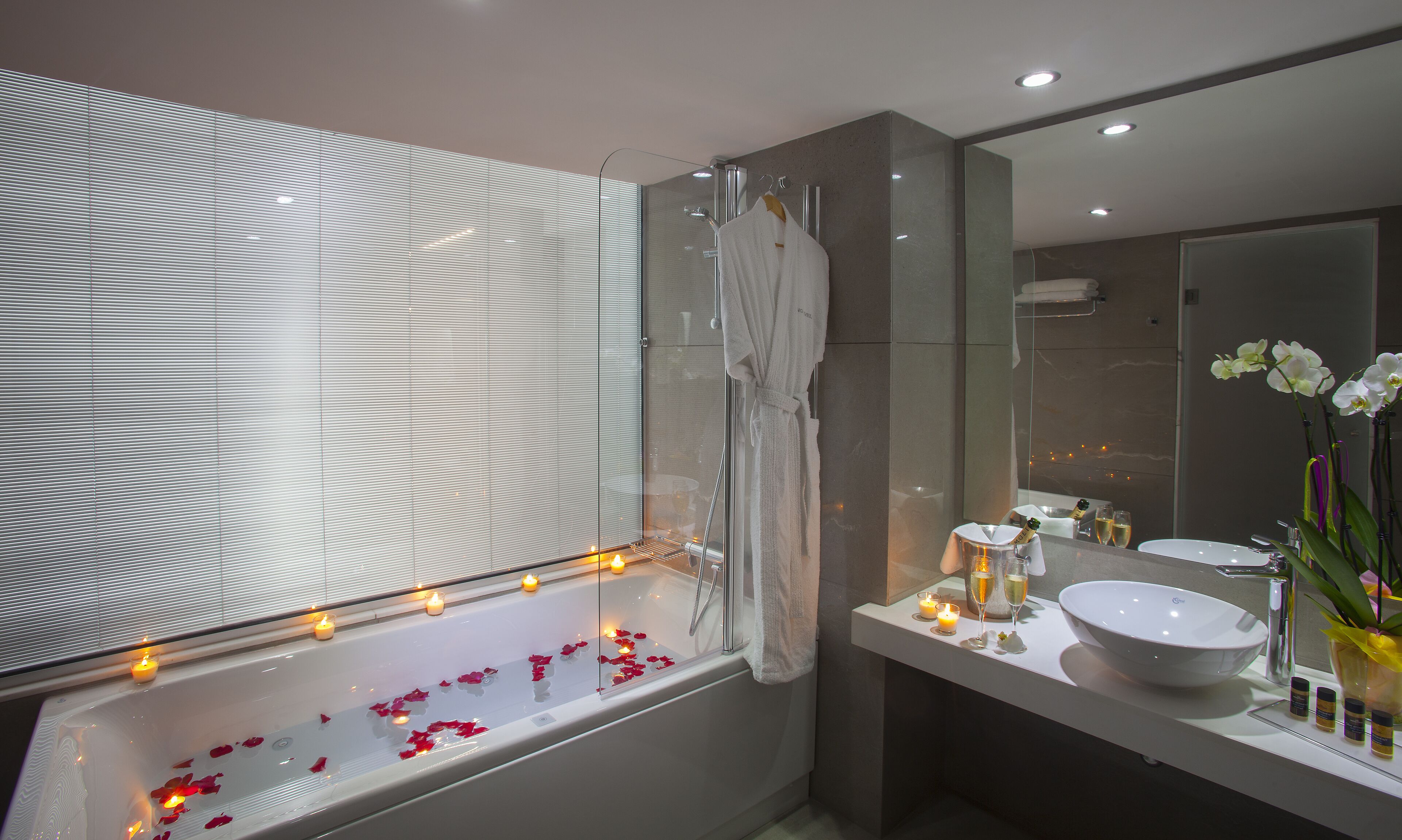 King Evelthon Beach Hotel & Resort