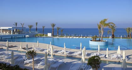 King Evelthon Beach Hotel & Resort