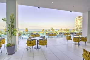 5 restaurants, breakfast, lunch, dinner served; Italian cuisine  - King Evelthon Beach Hotel & Resort (Chlorakas)