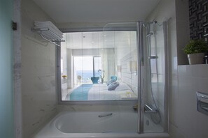 Free toiletries, hair dryer, bathrobes, slippers - King Evelthon Beach Hotel & Resort (Chlorakas)