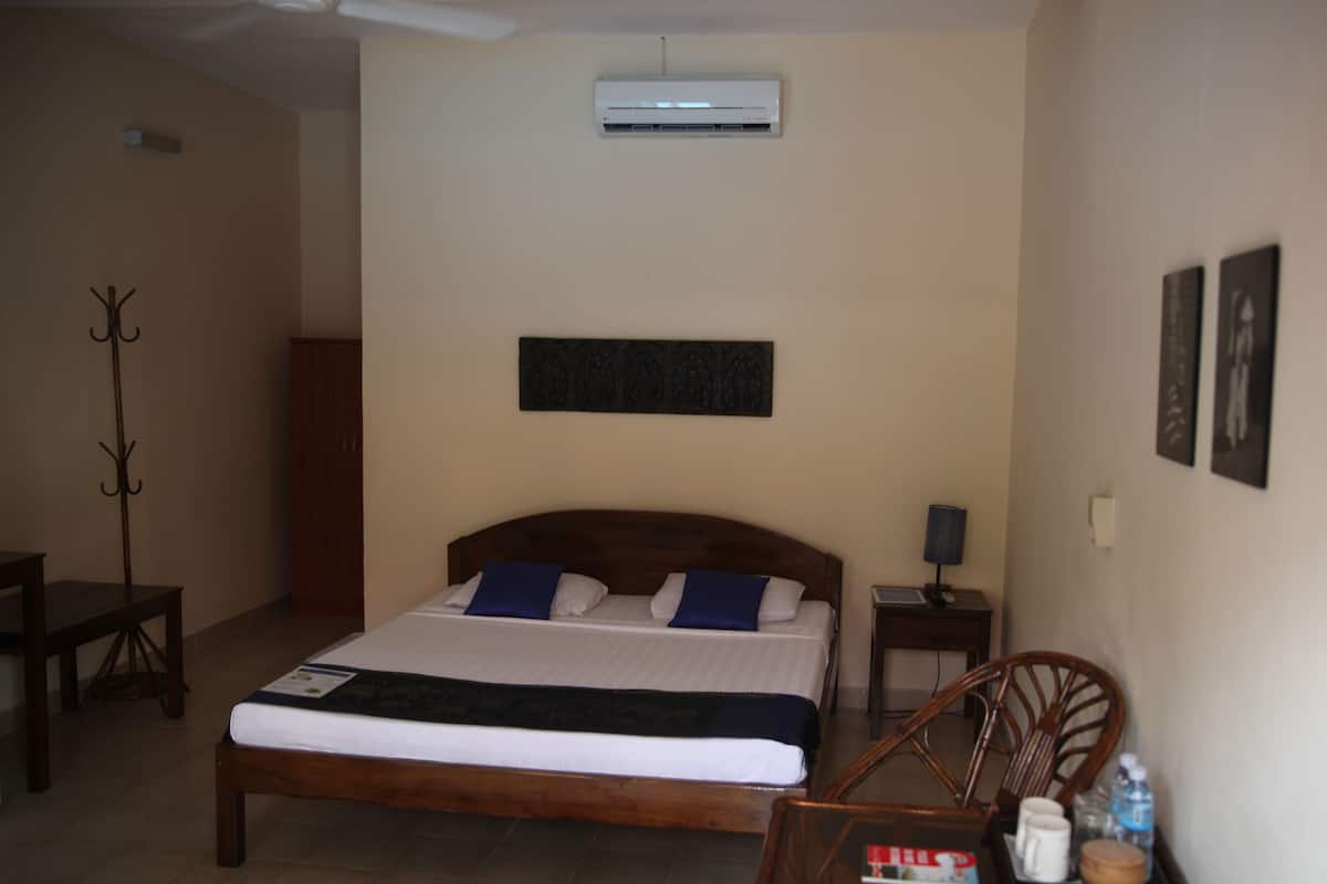 Minibar, in-room safe, free WiFi