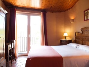 Double Room | Free cots/infant beds, rollaway beds, free WiFi