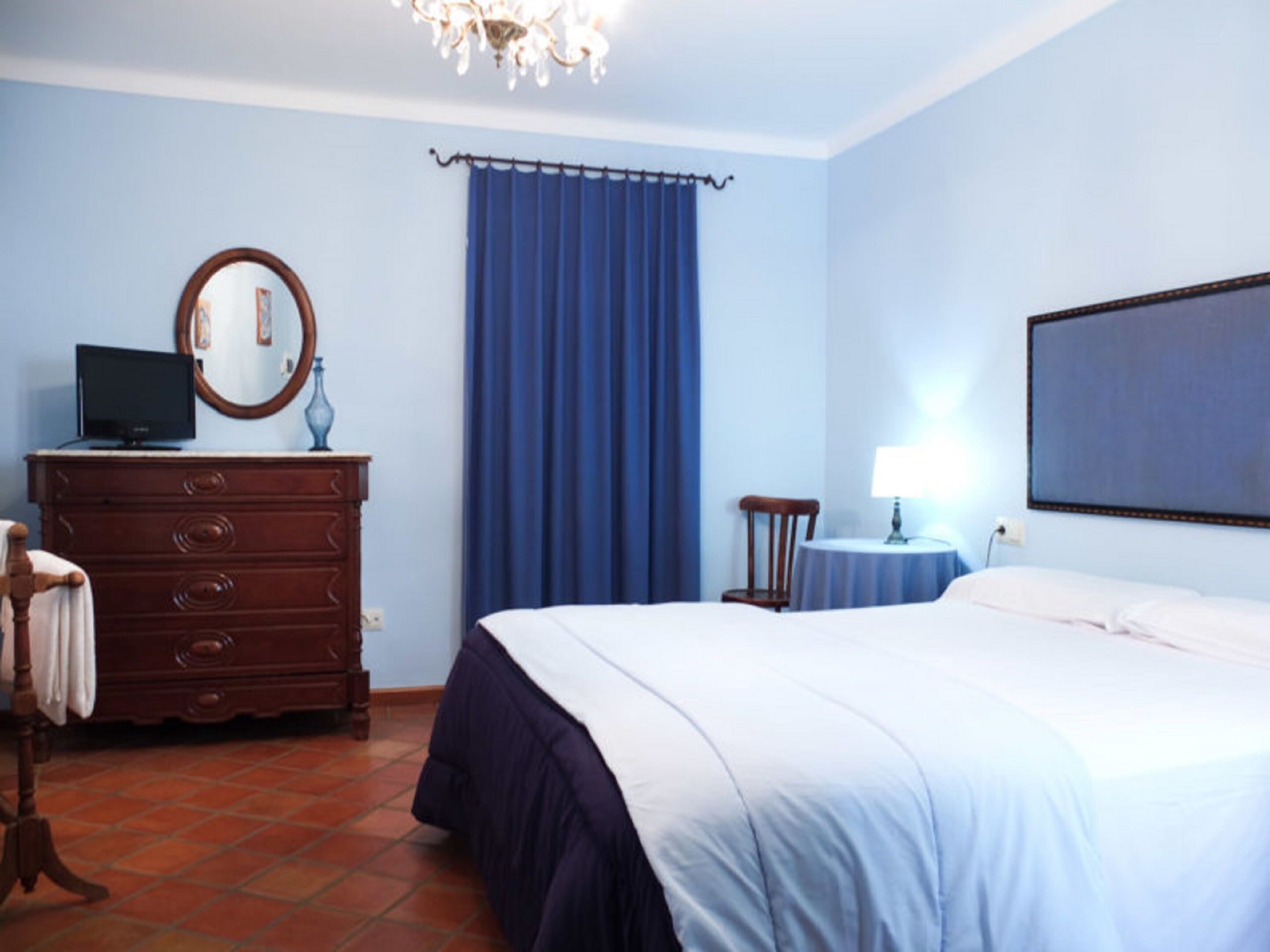 double room | free cots/infant beds, rollaway beds, free wifi