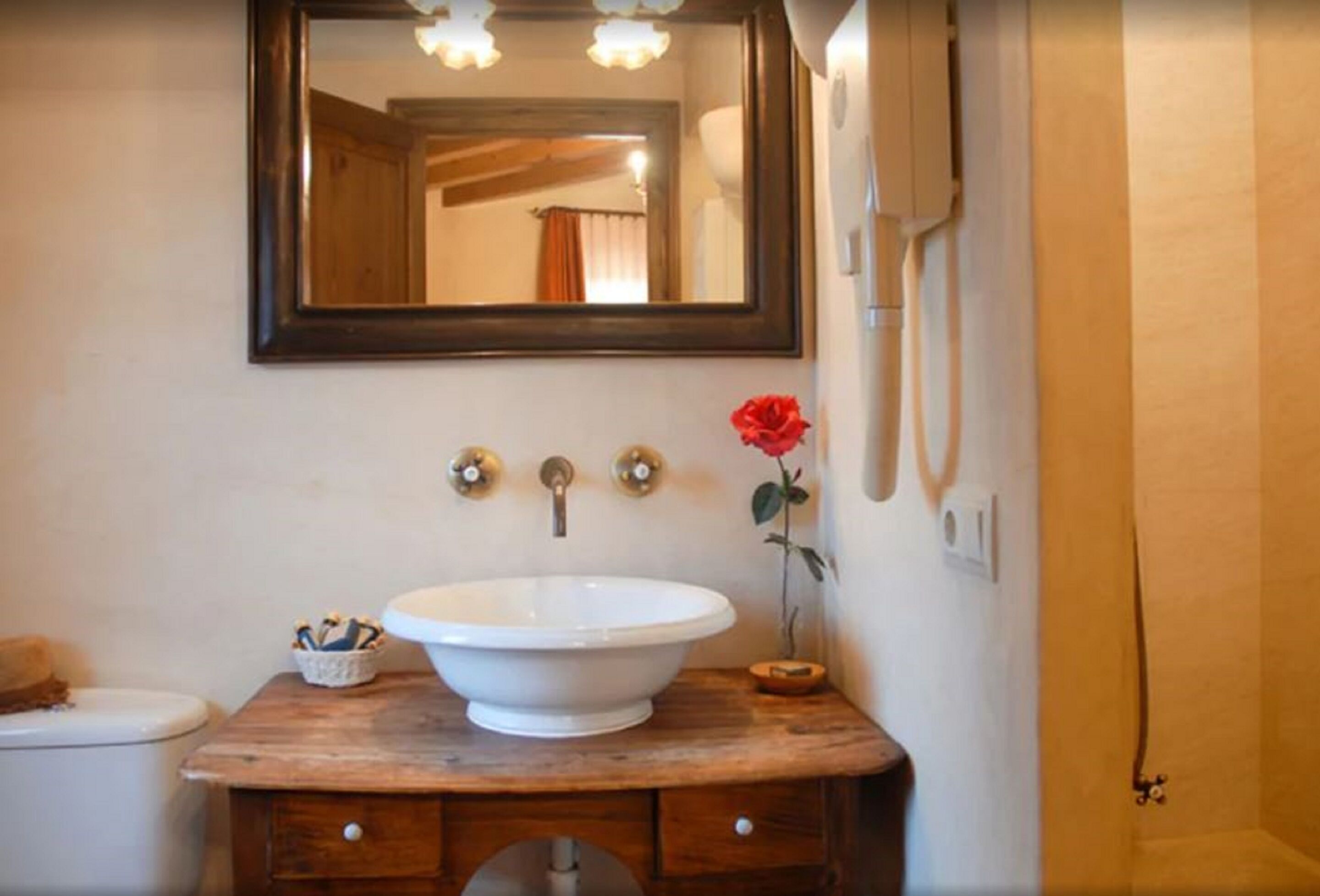 double room | bathroom | free toiletries, hair dryer