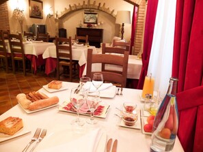 Free daily continental breakfast