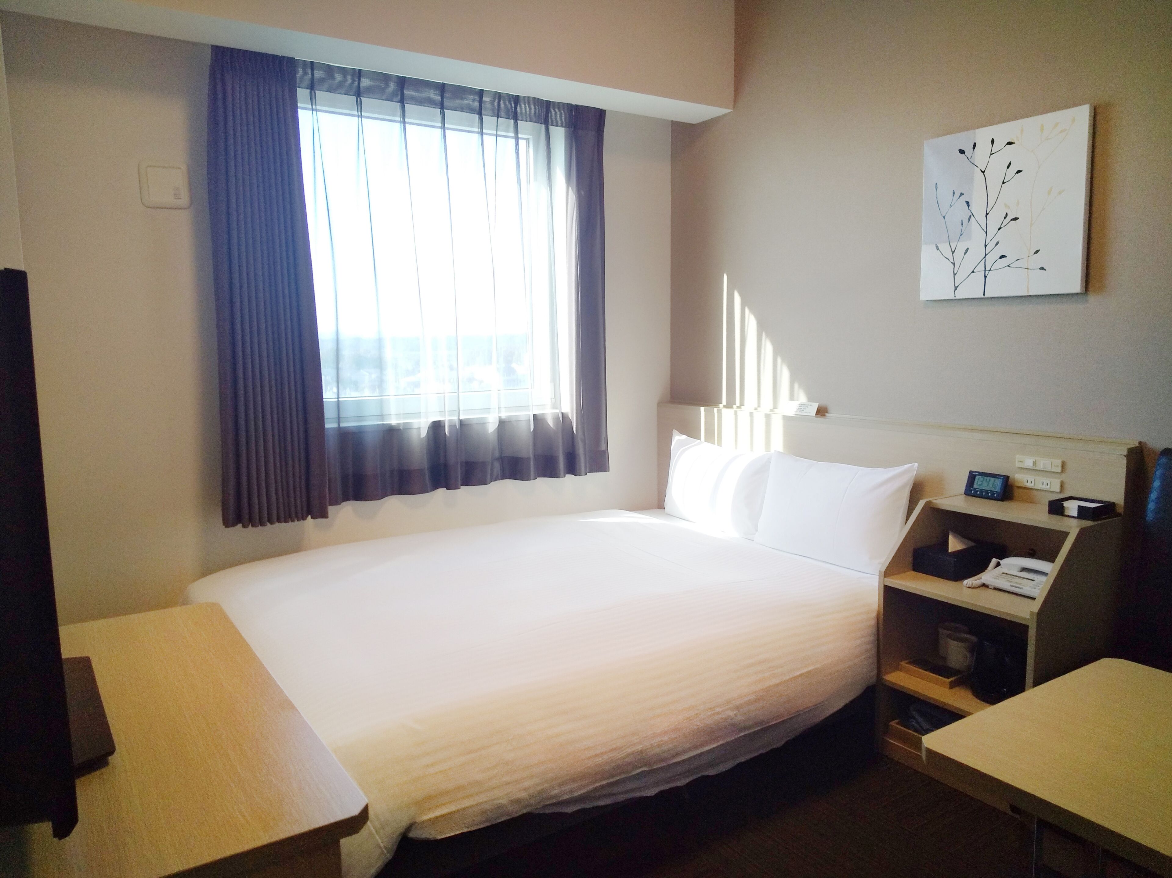 Desk, free WiFi, bed sheets