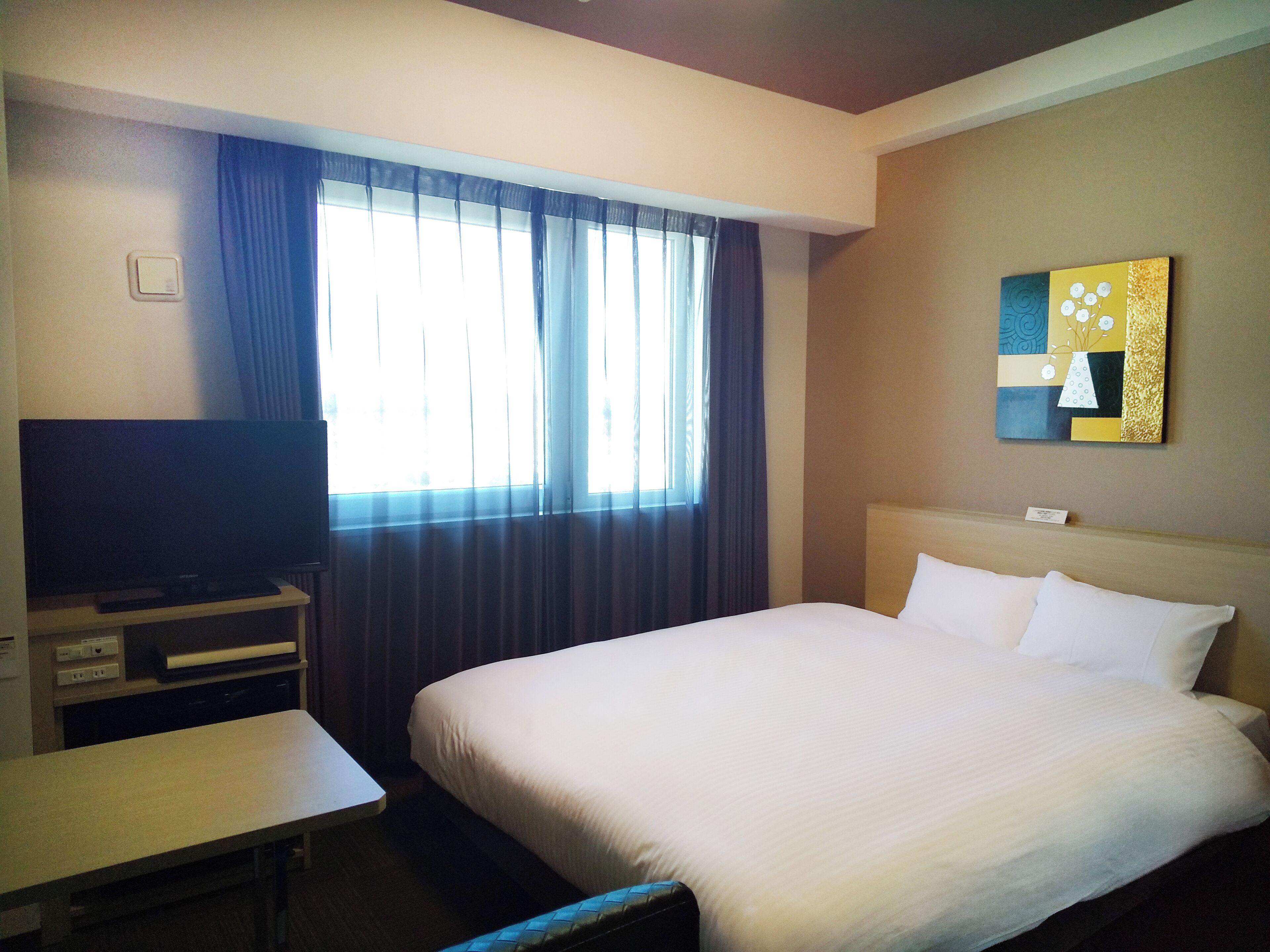 Desk, free WiFi, bed sheets