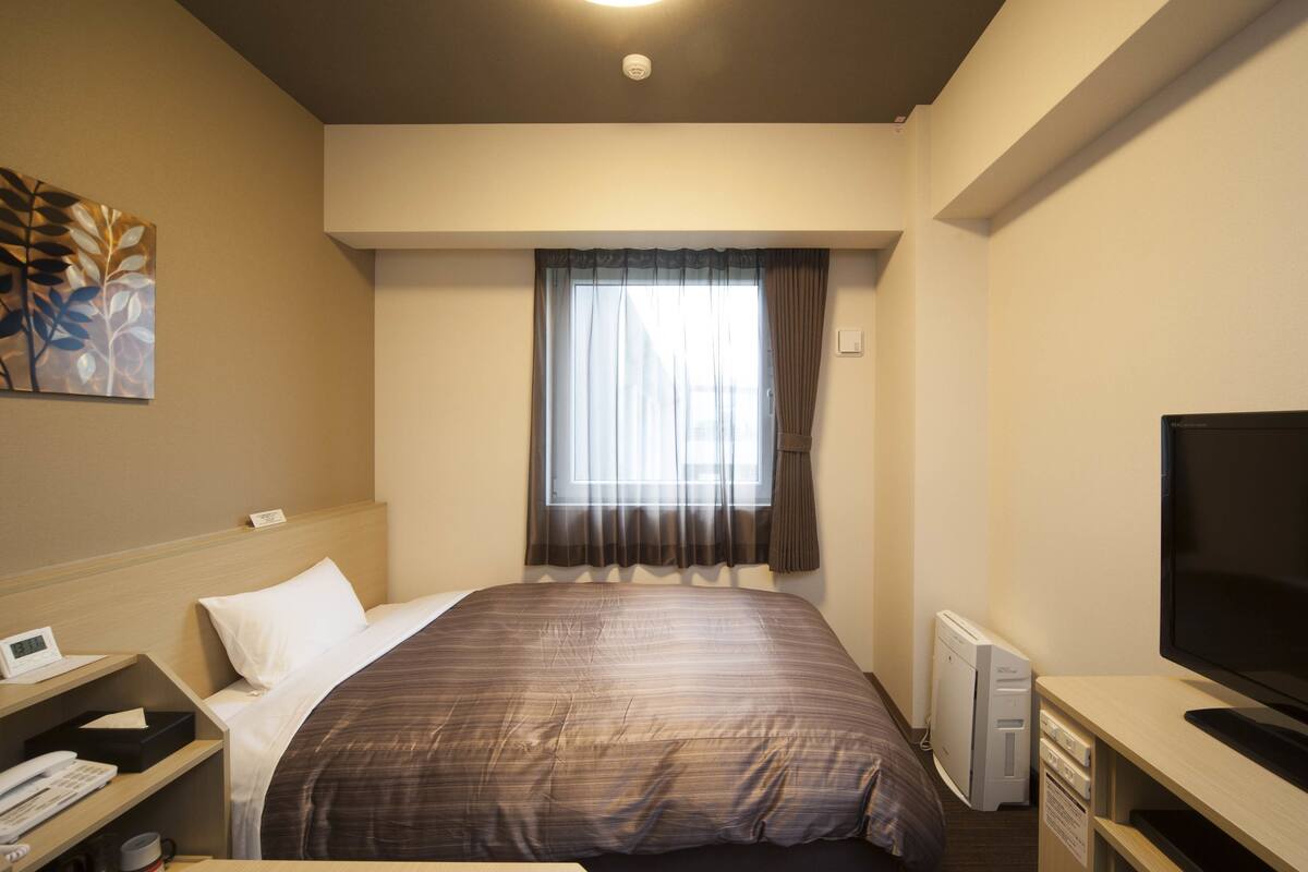 1 bedroom, desk, free wifi, bed sheets