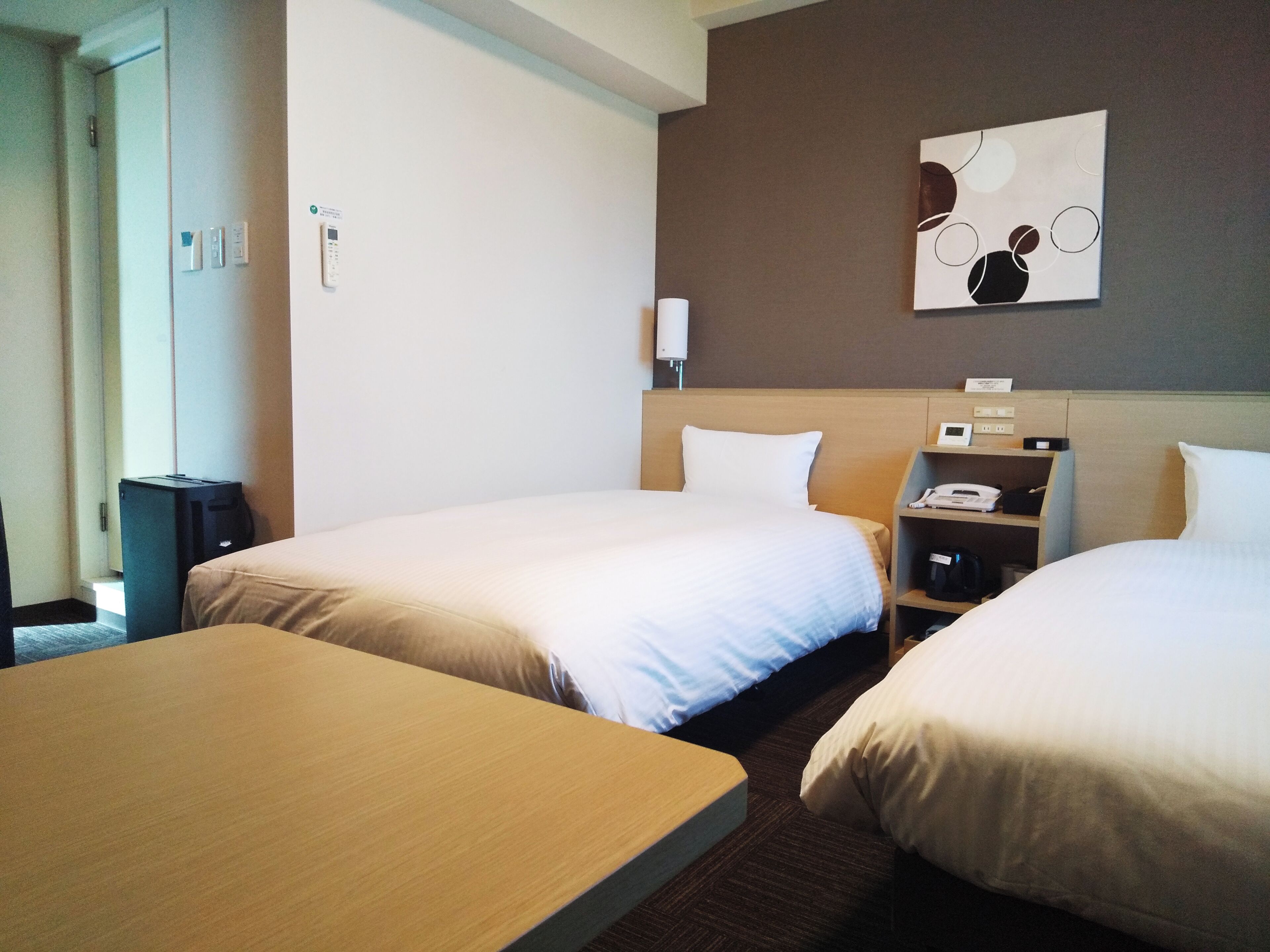 Desk, free WiFi, bed sheets