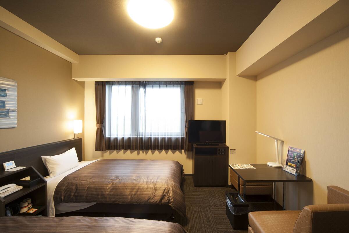 1 bedroom, desk, free wifi, bed sheets