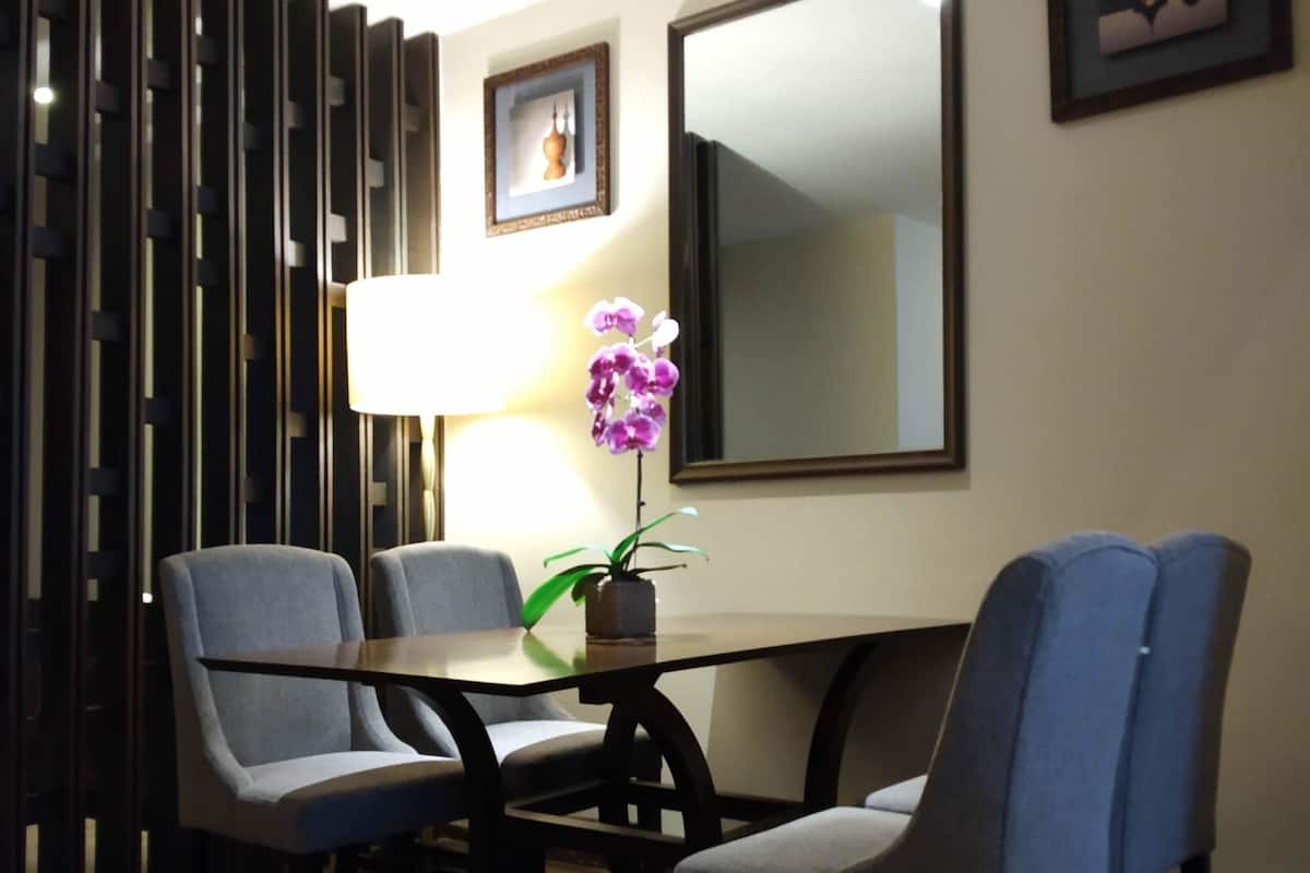 Deluxe-Suite, 1 Schlafzimmer (King) | Wohnbereich