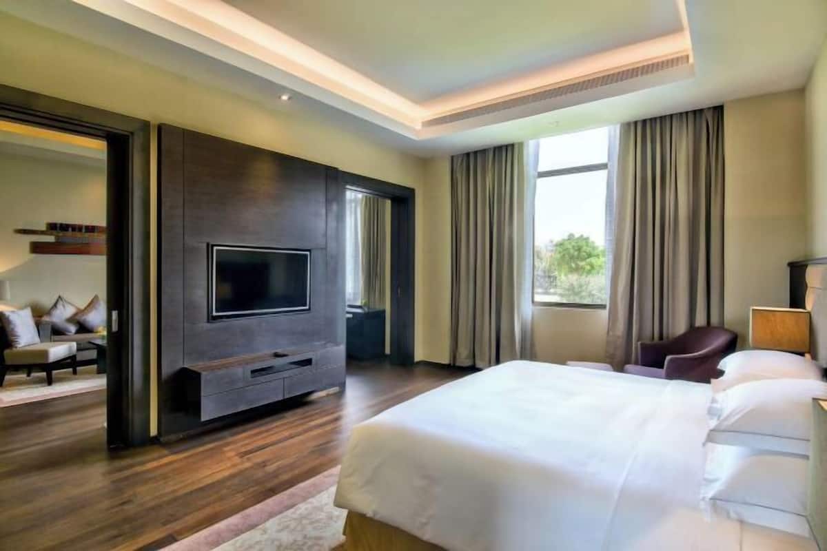 Premium bedding, minibar, in-room safe, individually decorated
