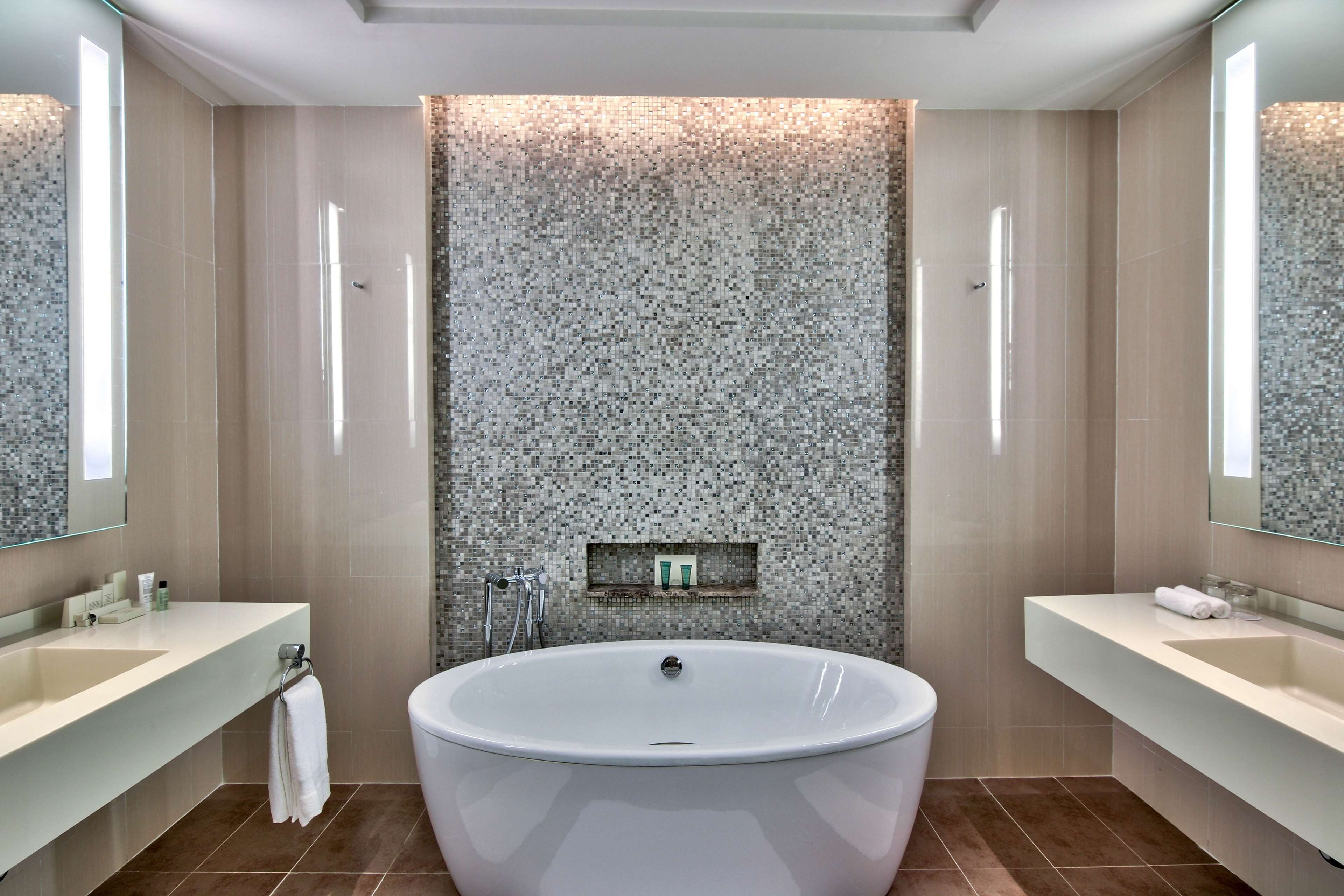 two-bedrooms premier suite | bathroom | combined shower/bathtub, rainfall showerhead, free toiletries